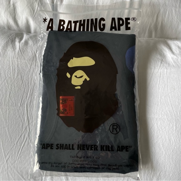 Host Pick ⭐️(B)APETAVERSE Exclusive NFT Shirt (L) - Picture 6 of 13